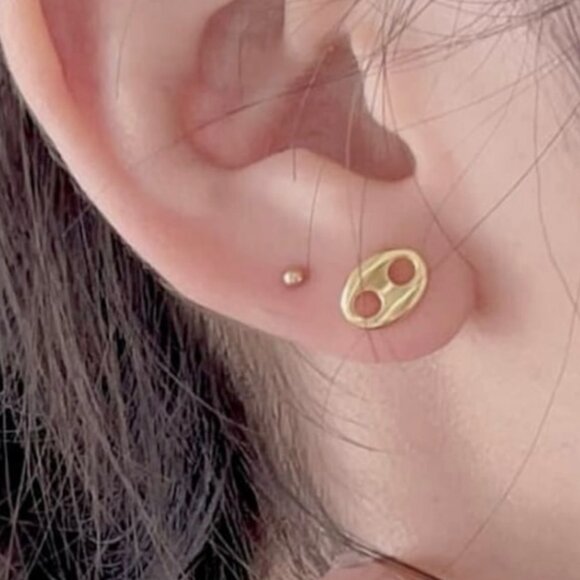 925 Sterling Silver Pig Nose Gold Stud Earrings - Picture 2 of 3